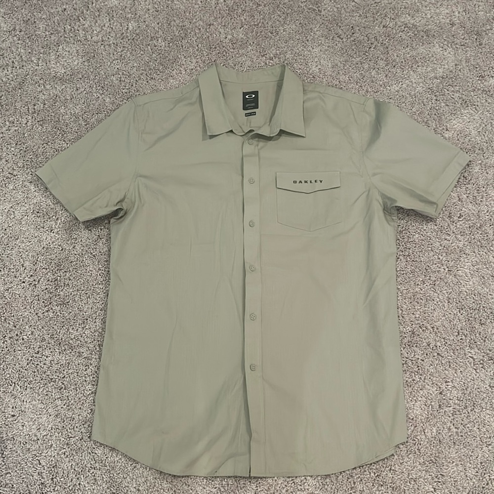 Men’s Oakley button up shirt XL